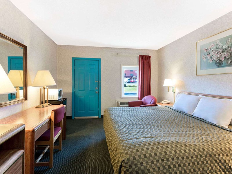 King Bed Smoking Room